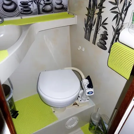 Boat - Step By Step Apartment
